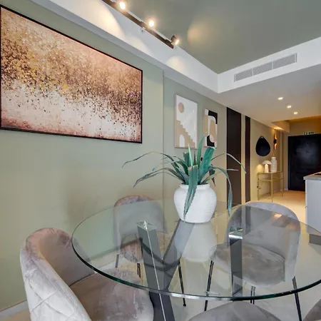 Official Mercury Suites, Stylish 2br With Terrace By 360 Estates Apartmán