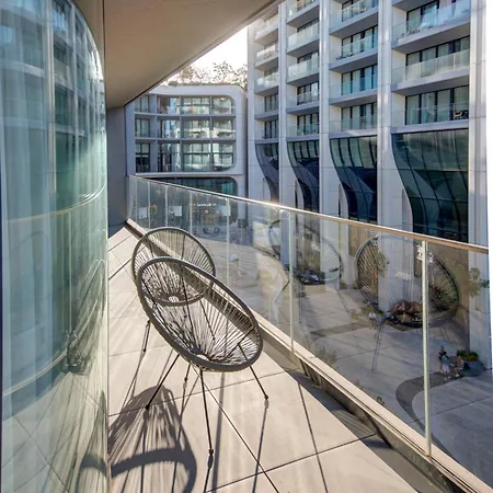 Official Mercury Suites, Stylish 2br With Terrace By 360 Estates