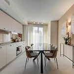 Official Mercury Suites, Stylish 2br With Terrace By 360 Estates