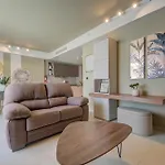 Official Mercury Suites, Stylish 2br With Terrace By 360 Estates