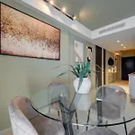 Official Mercury Suites, Stylish 2br With Terrace By 360 Estates 아파트